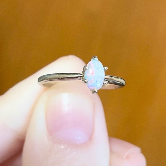 14K Fire Opal 6x3mm vintage rainbow iridescent oval Cabochon gold ring… - Picture 9 of 11